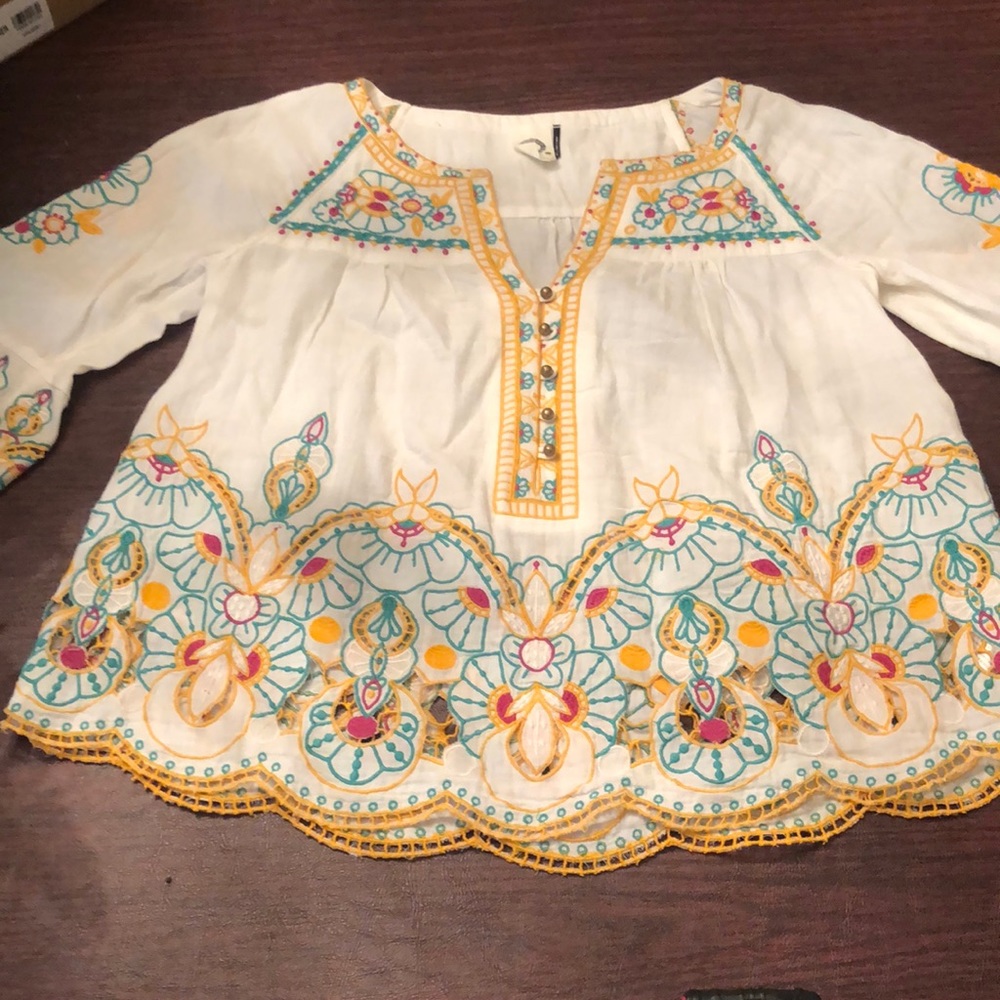 Anthropologie Akemi + Kim embroidered top
